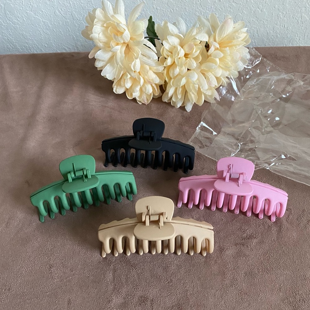 Women’s Hair Clips Package of 4.  New. Size large for thick & curly hair.